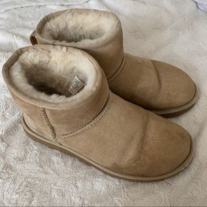 Mini Beige Uggs